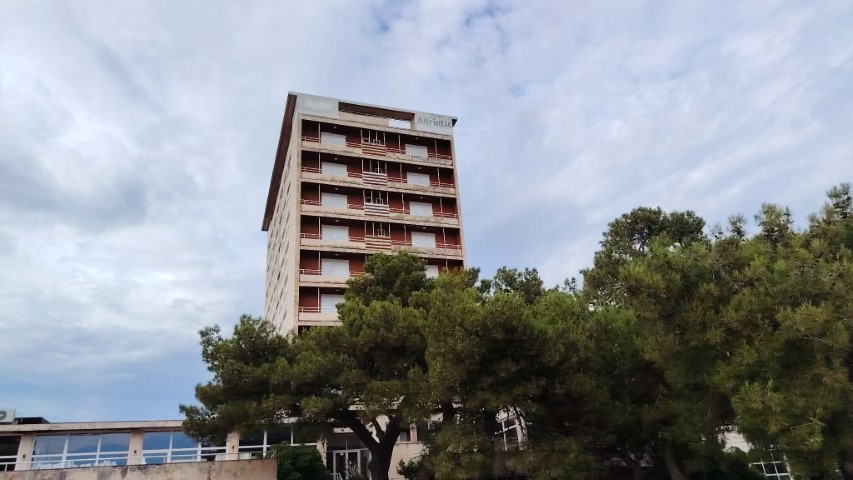 Istraživačka priča: “Što se zapravo događa s hotelom Adriatic na Punti?”